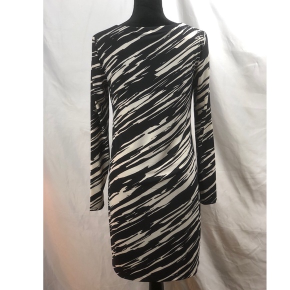 Trina Turk Shift Dress - Picture 4 of 6